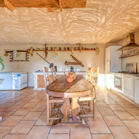 Holiday home L'ecurie Guizengeard